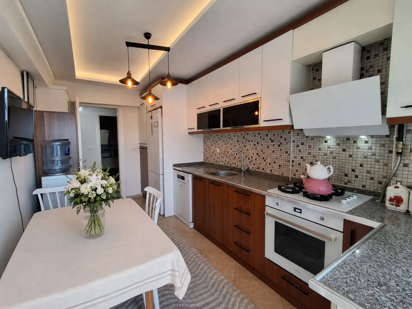 DERİCİ Sitesi'nde Cadde Üstü Geniş 3+1 Satılık Daire