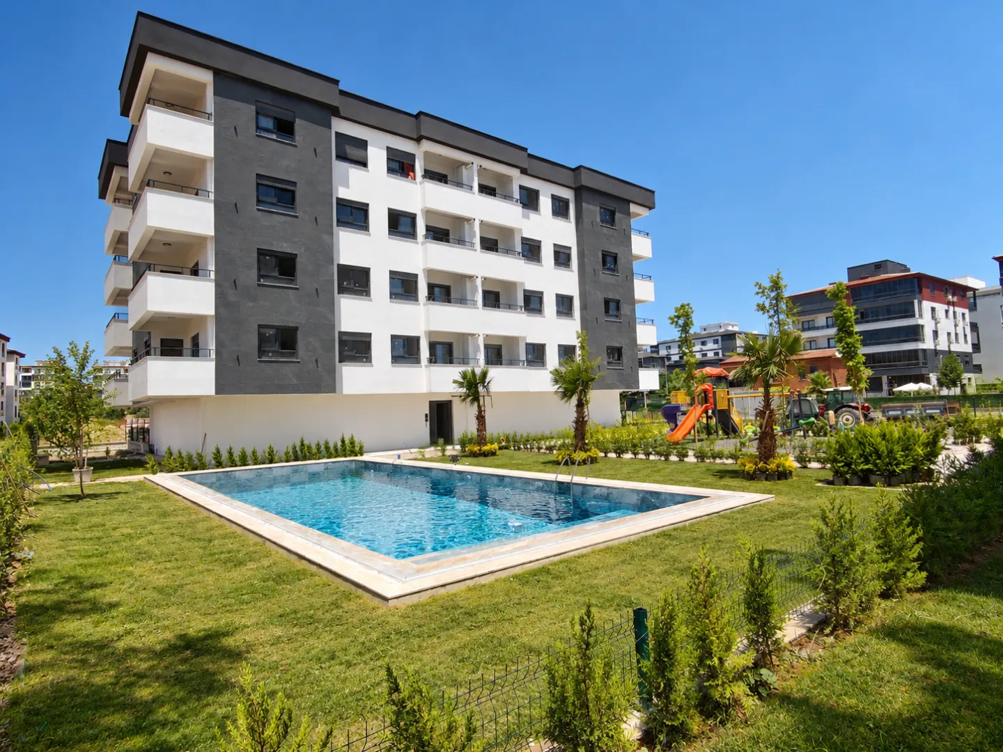 İnönü Mahallesinde Havuzlu Sitede 3+1 Satılık Daire