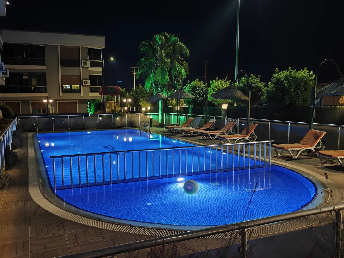 Doğapark Sitesi'nde HAVUZ CEPHELİ 2+1 Satılık Daire