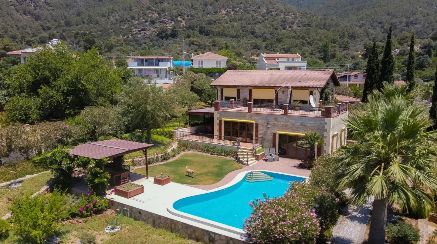 ÖZDERE'DE SAMOS MANZARALI , 3 Dönüm İçinde Havuzlu VİLLA - Alman Yapımı